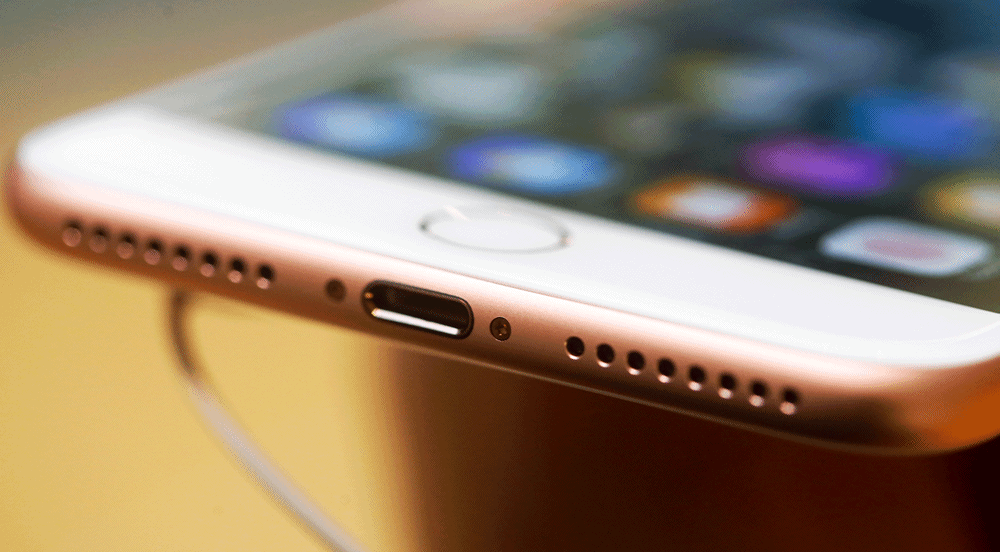 Comment régler le problème de l'iPhone 7 Plus qui reste bloqué sur un écran noir ?